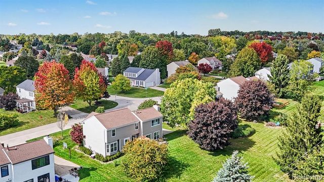 1692 Ridgecrest, Rochester Hills, MI 48306