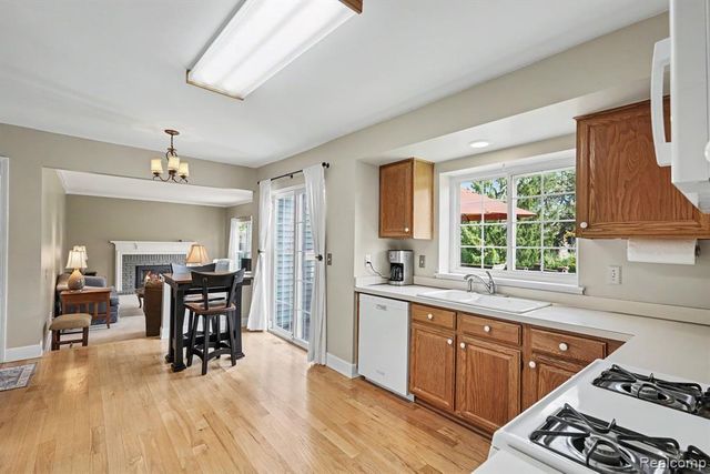 1692 Ridgecrest, Rochester Hills, MI 48306