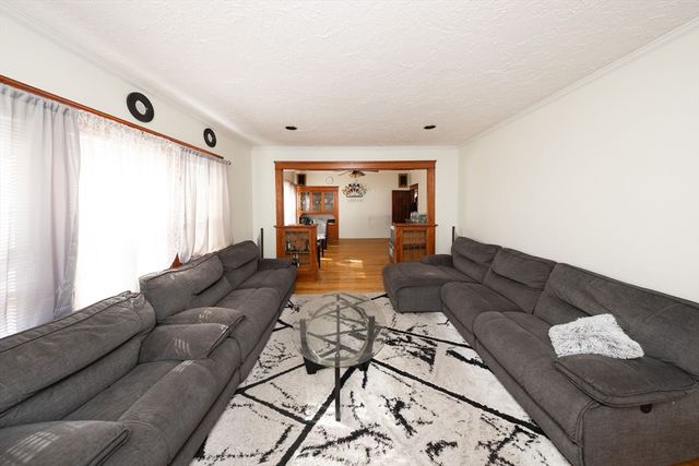 4 Stockholm St, Worcester, MA 01607