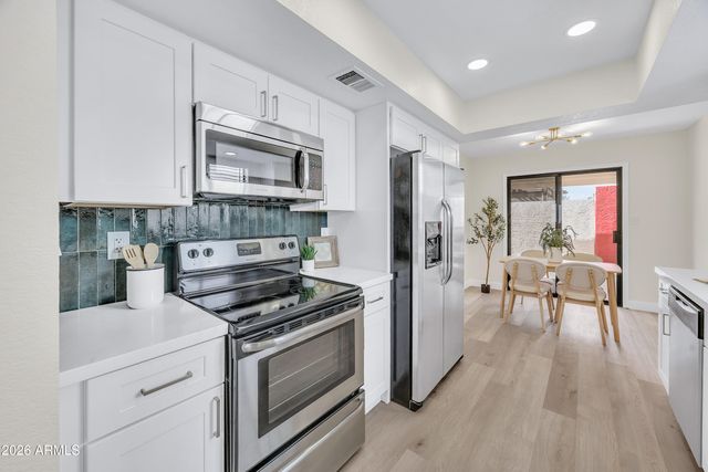 1016 E CHARLESTON Avenue, Phoenix, AZ 85022