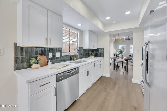 1016 E CHARLESTON Avenue, Phoenix, AZ 85022