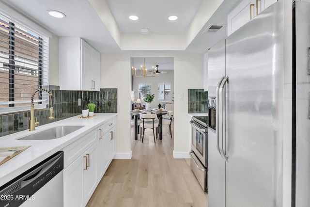 1016 E CHARLESTON Avenue, Phoenix, AZ 85022