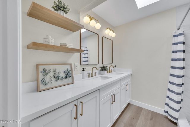 1016 E CHARLESTON Avenue, Phoenix, AZ 85022