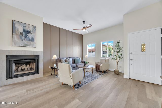 1016 E CHARLESTON Avenue, Phoenix, AZ 85022