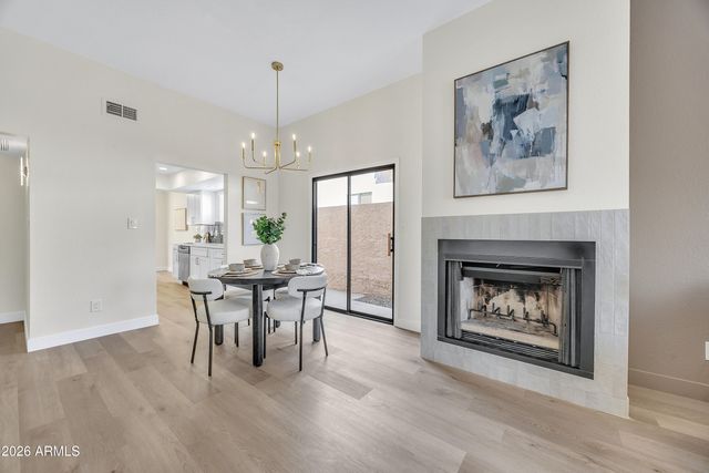 1016 E CHARLESTON Avenue, Phoenix, AZ 85022