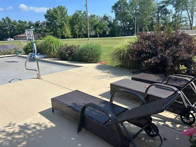 886 Starflower Trace, Greenwood, IN 46143
