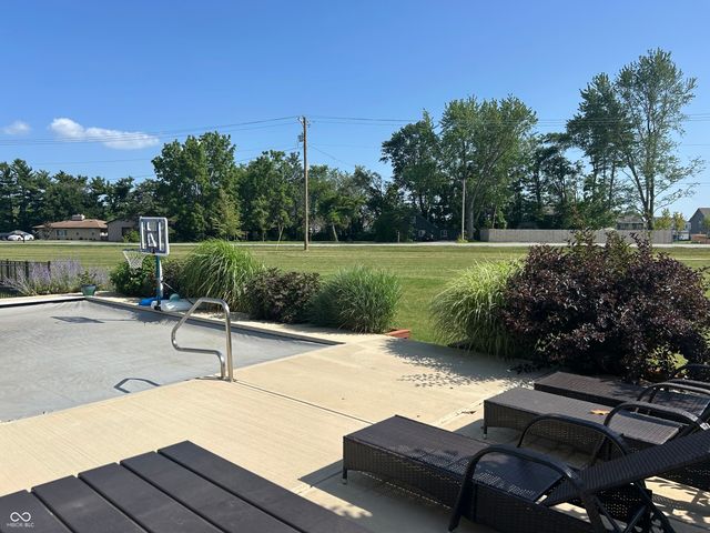 886 Starflower Trace, Greenwood, IN 46143