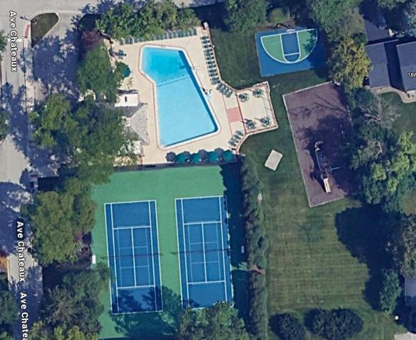 2S663 Avenue Normandy East, Oak Brook, IL 60523