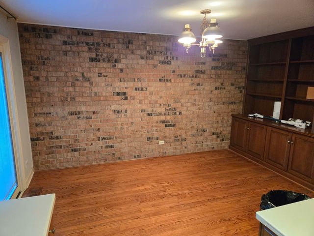 2S663 Avenue Normandy East, Oak Brook, IL 60523