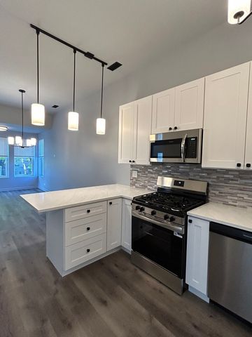 15 S Albany Avenue, Chicago, IL 60612