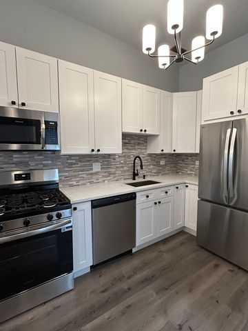 15 S Albany Avenue, Chicago, IL 60612