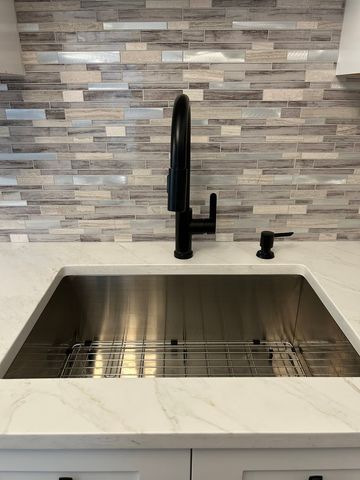 15 S Albany Avenue, Chicago, IL 60612