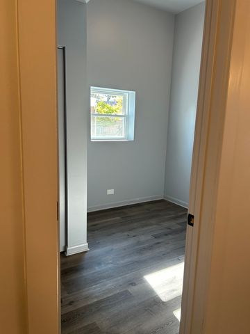 15 S Albany Avenue, Chicago, IL 60612