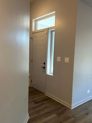 15 S Albany Avenue, Chicago, IL 60612