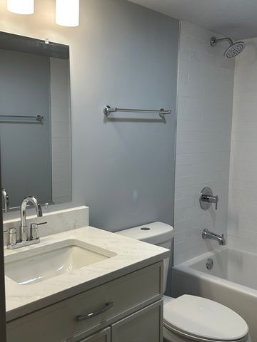 15 S Albany Avenue, Chicago, IL 60612