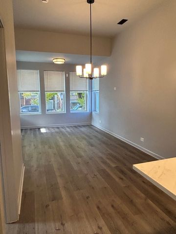 15 S Albany Avenue, Chicago, IL 60612