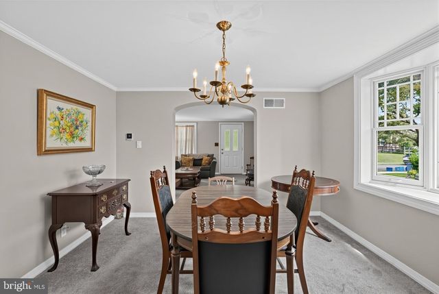 527 OVERLOOK RD, Philadelphia, PA 19128