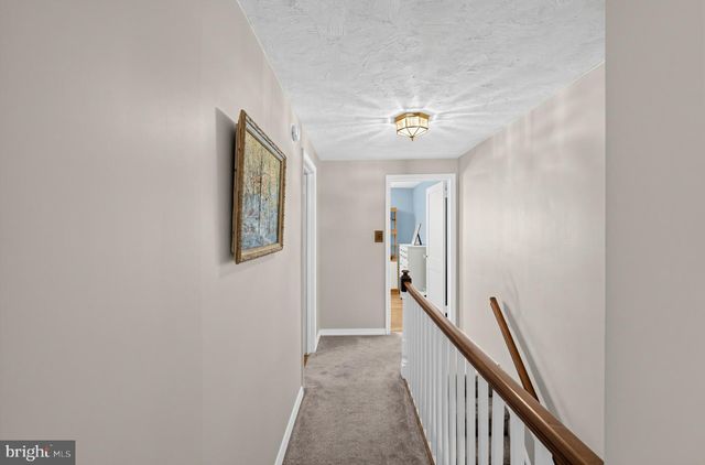 527 OVERLOOK RD, Philadelphia, PA 19128