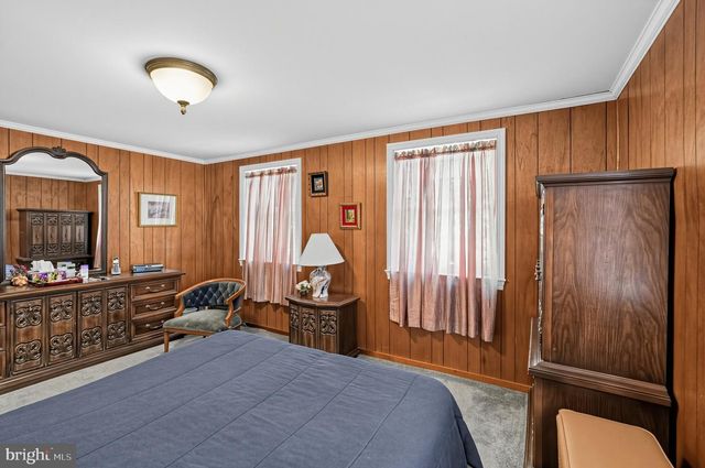 527 OVERLOOK RD, Philadelphia, PA 19128