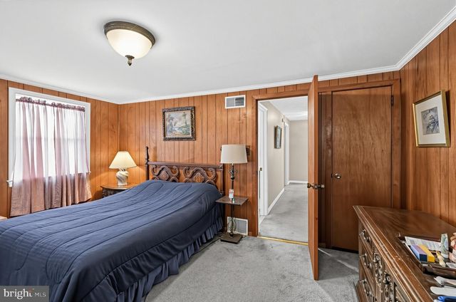 527 OVERLOOK RD, Philadelphia, PA 19128