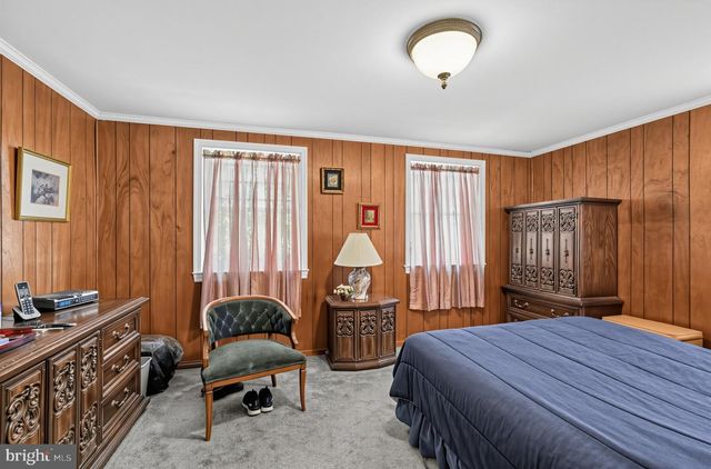 527 OVERLOOK RD, Philadelphia, PA 19128