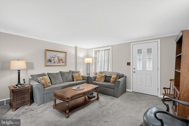 527 OVERLOOK RD, Philadelphia, PA 19128