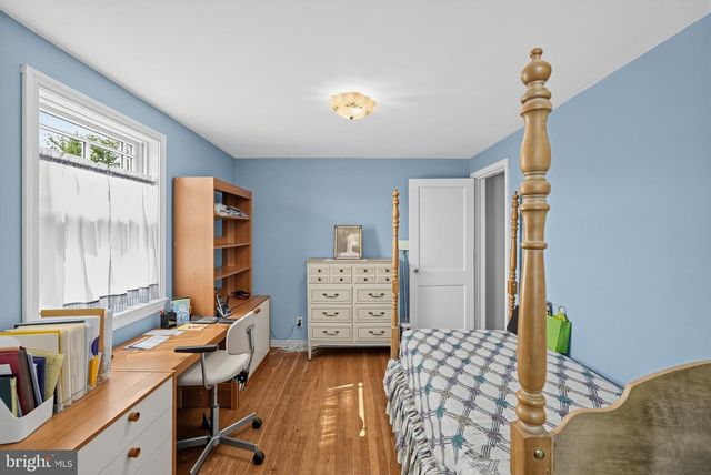 527 OVERLOOK RD, Philadelphia, PA 19128