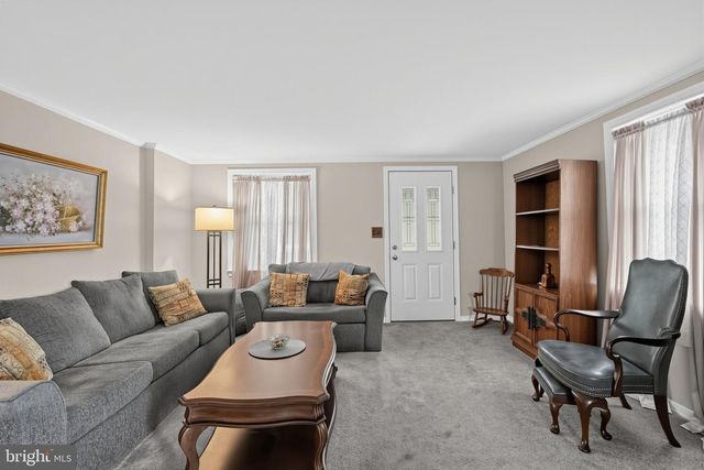 527 OVERLOOK RD, Philadelphia, PA 19128
