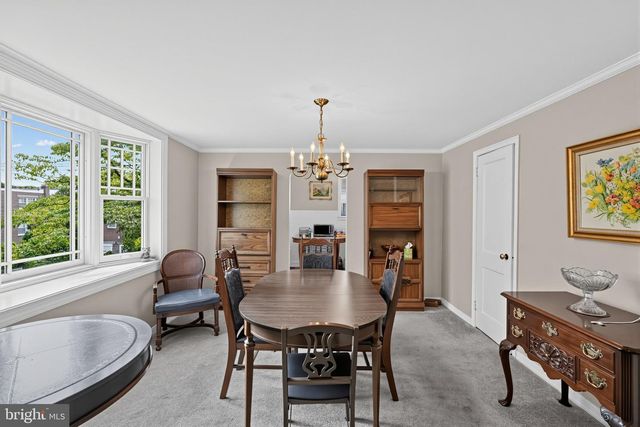 527 OVERLOOK RD, Philadelphia, PA 19128