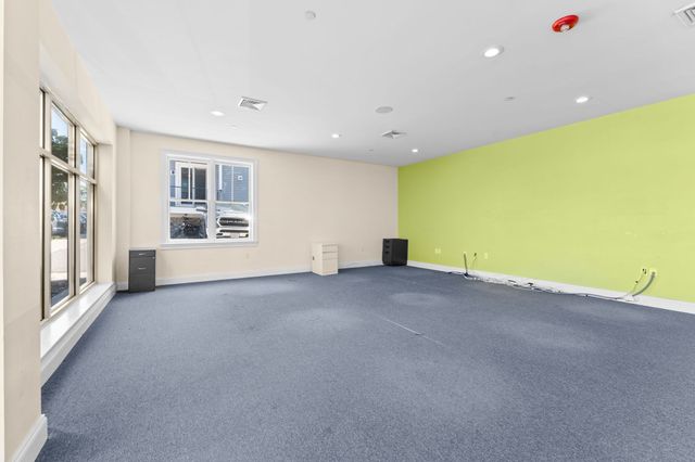 637 E 1st St, Boston, MA 02127