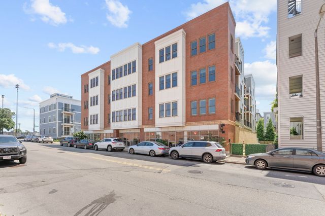637 E 1st St, Boston, MA 02127
