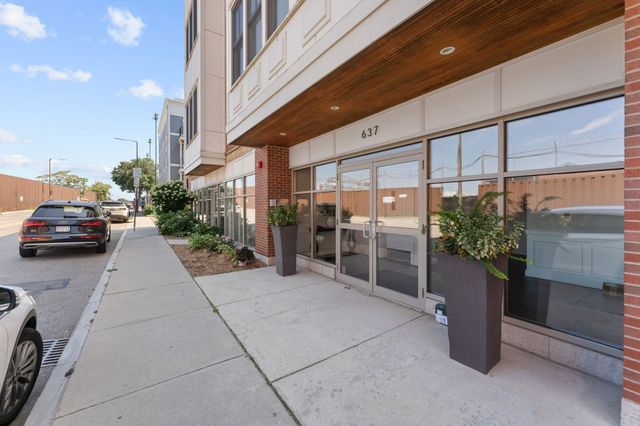 637 E 1st St, Boston, MA 02127