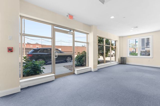 637 E 1st St, Boston, MA 02127