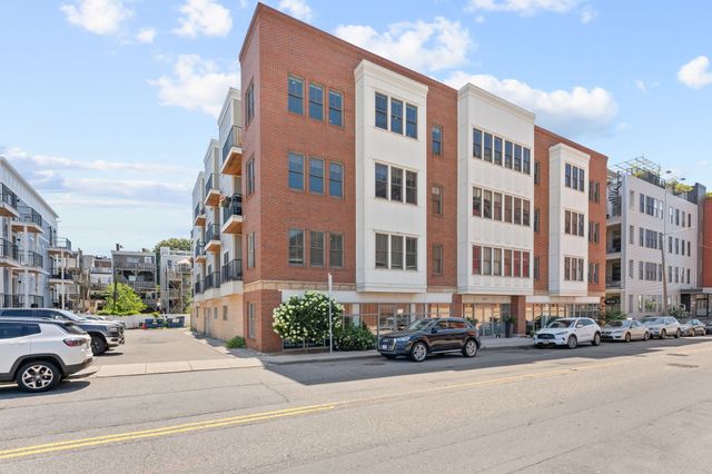 637 E 1st St, Boston, MA 02127