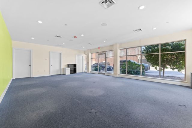637 E 1st St, Boston, MA 02127