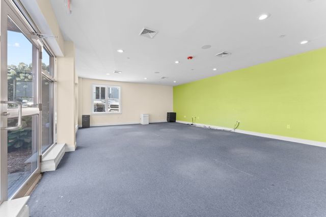 637 E 1st St, Boston, MA 02127