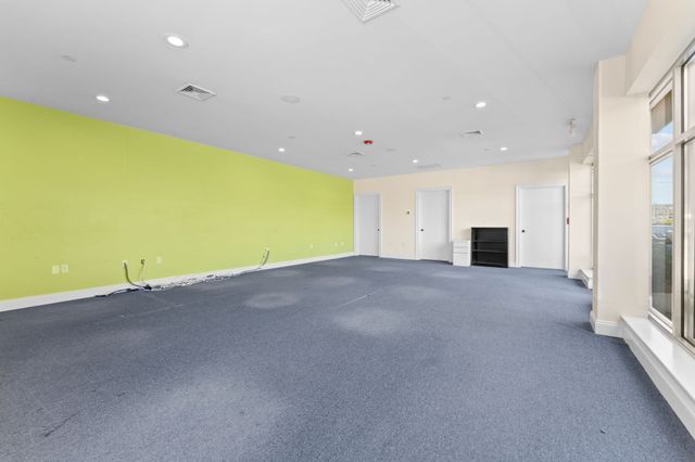 637 E 1st St, Boston, MA 02127