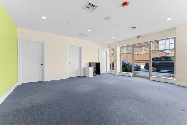 637 E 1st St, Boston, MA 02127