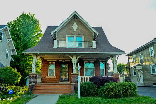 909 Woodland Avenue, Schenectady, NY 12309