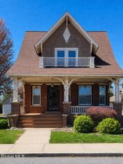 909 Woodland Avenue, Schenectady, NY 12309