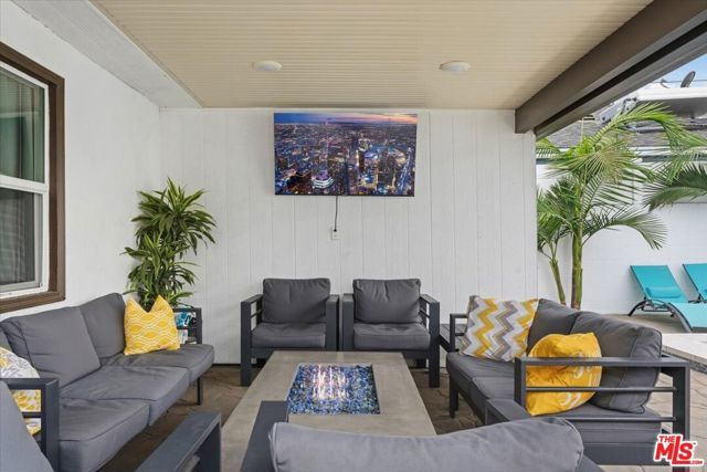 12013 Neenach Street, Sun Valley (los Angeles), CA 91352