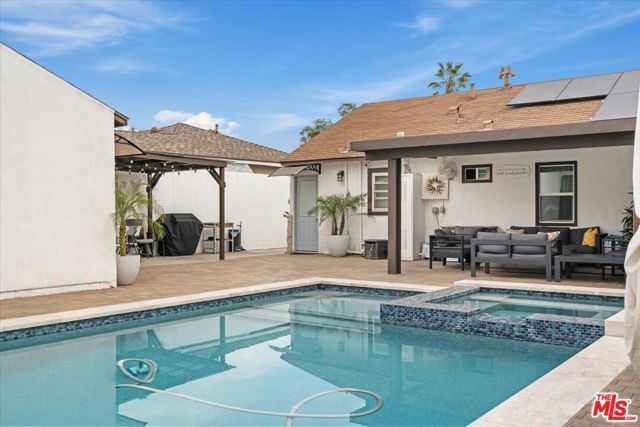 12013 Neenach Street, Sun Valley (los Angeles), CA 91352