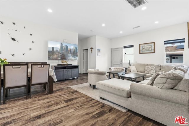 12013 Neenach Street, Sun Valley (los Angeles), CA 91352