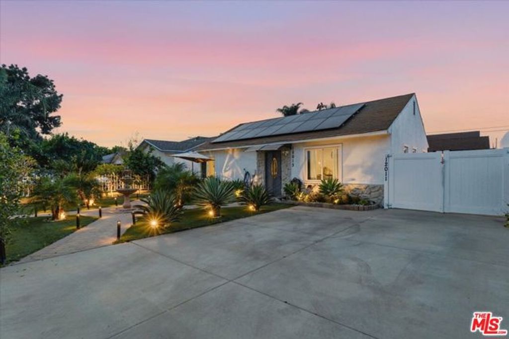 12013 Neenach Street, Sun Valley (los Angeles), CA 91352