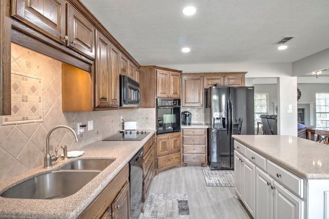 101 Wasco Cove, Gainesville, TX 76240