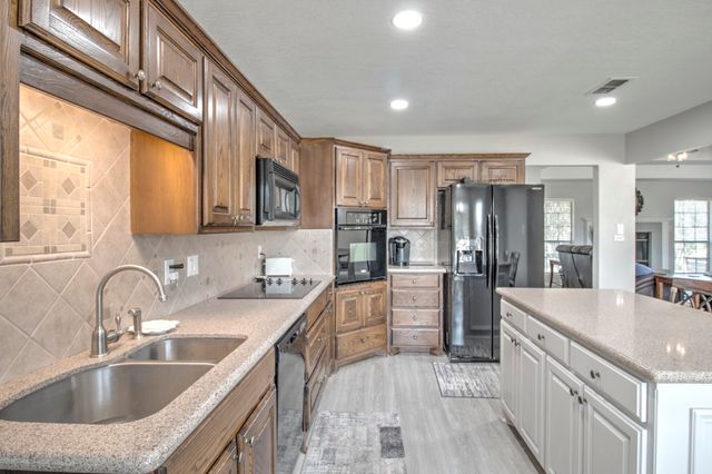 101 Wasco Cove, Gainesville, TX 76240