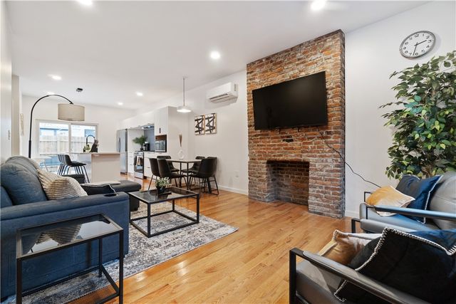 1238 Butterfield Way, Central North Side, PA 15212