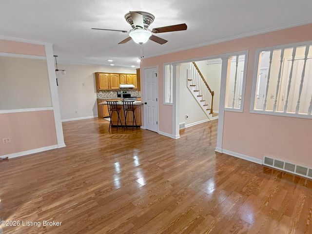 9804 Spring Pointe Ct, Louisville, KY 40229