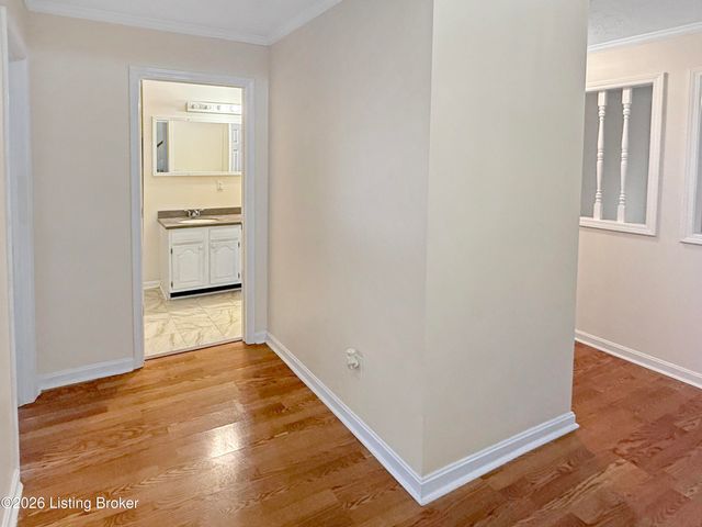 9804 Spring Pointe Ct, Louisville, KY 40229