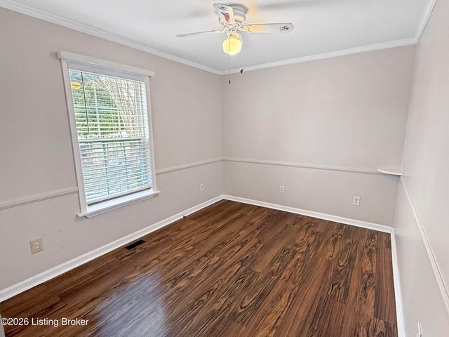 9804 Spring Pointe Ct, Louisville, KY 40229